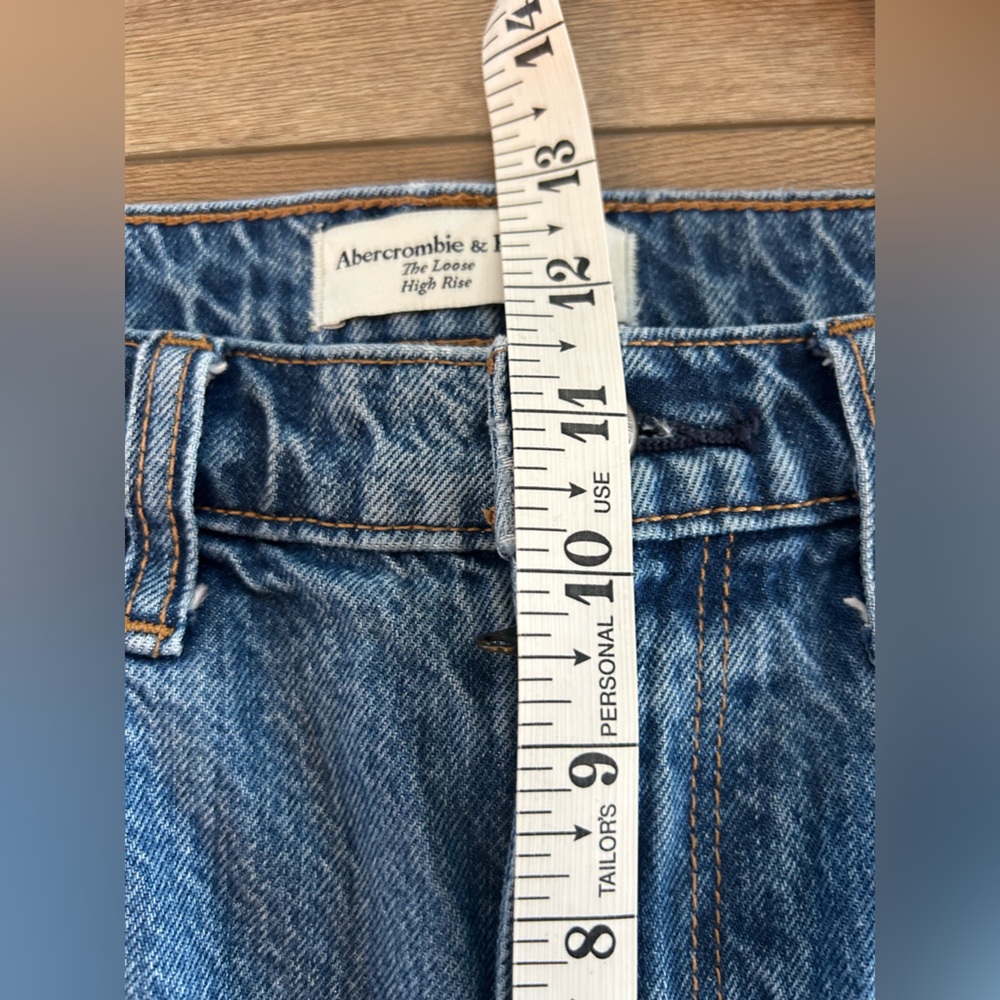Abercrombie & Fitch High-Rise Straight Leg Jeans - Light Blue - Picture 5 of 10